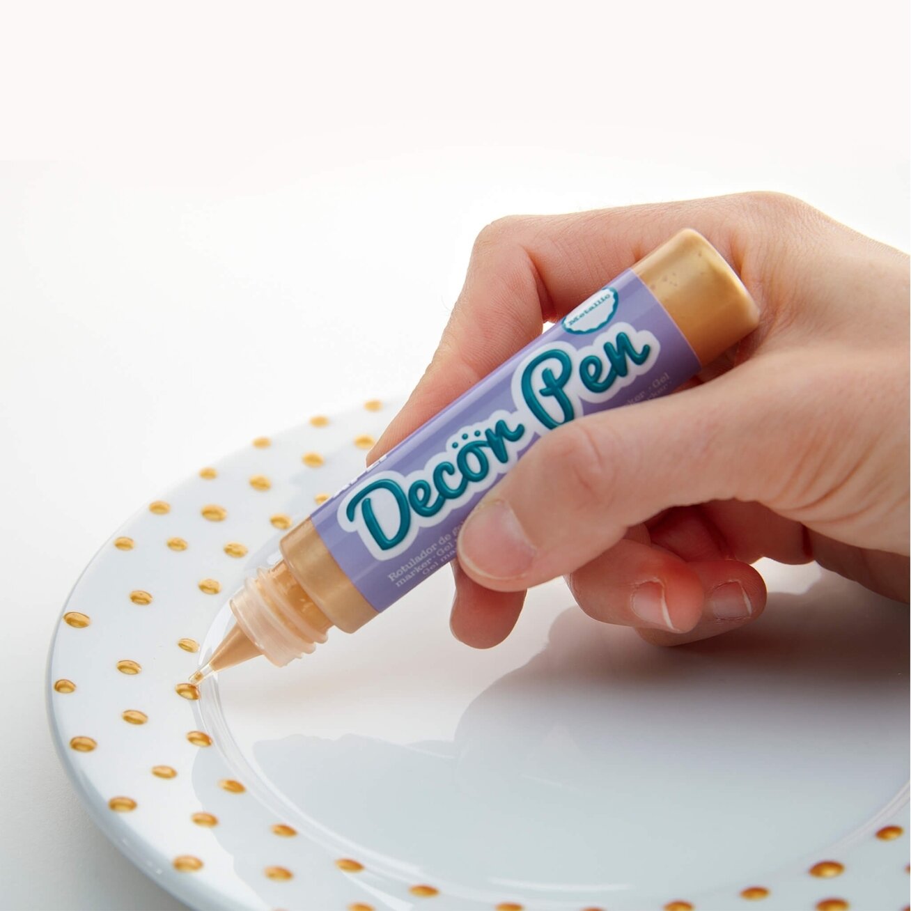 APLI 3D efektą suteikiantys metalizuoti markeriai „Decorpen“ (6 vnt.) 4 APLI 3D efektą suteikiantys metalizuoti markeriai „Decorpen“ (6 vnt.) 4