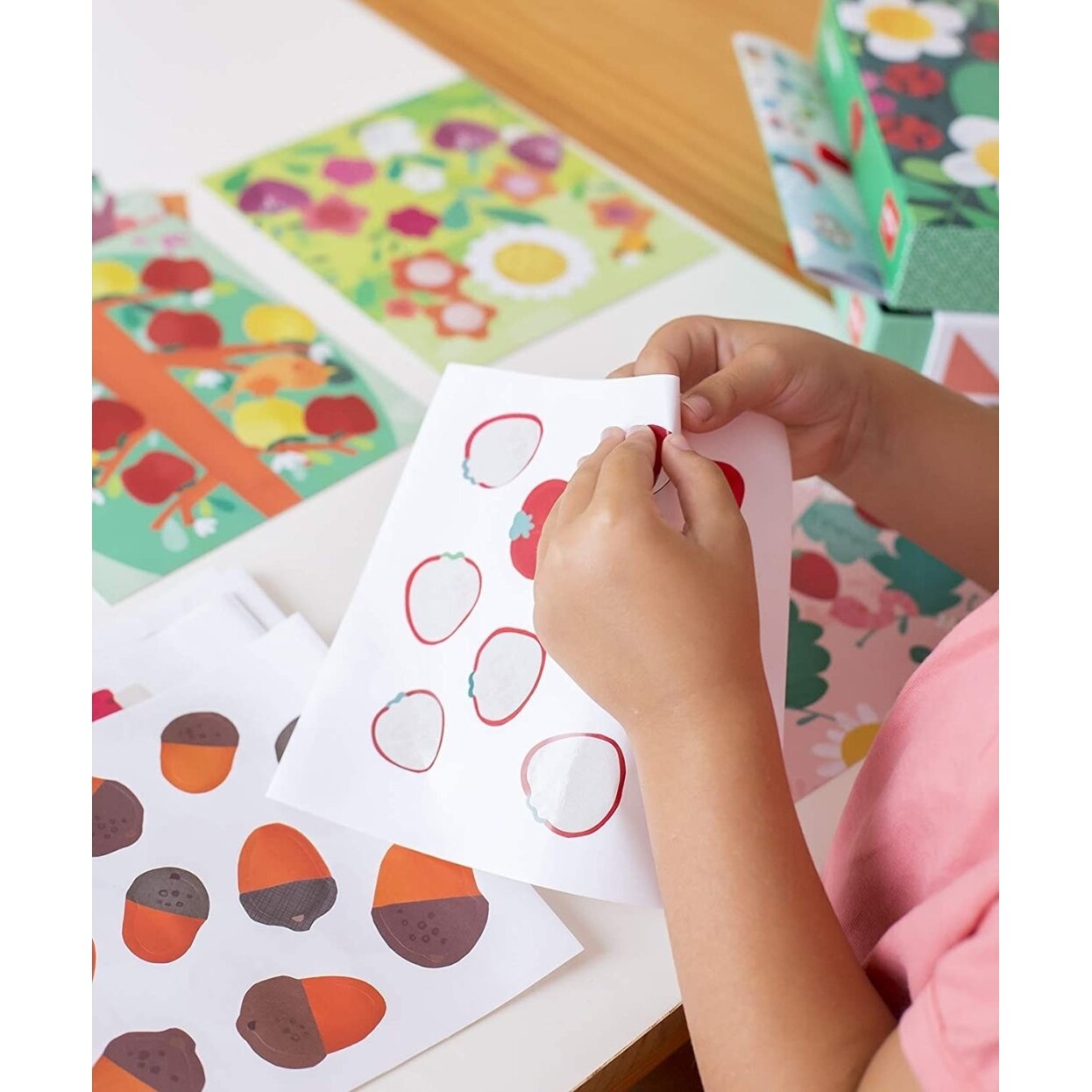 Lipdukų žaidimas „Ladybug“ 1