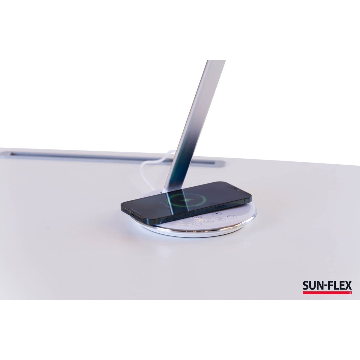 Stalinis šviestuvas SUN-FLEX®QLITE™ su belaidžiu integruotu telefono įkrovikliu, baltas 1 Stalinis šviestuvas SUN-FLEX®QLITE™ su belaidžiu integruotu telefono įkrovikliu, baltas 1